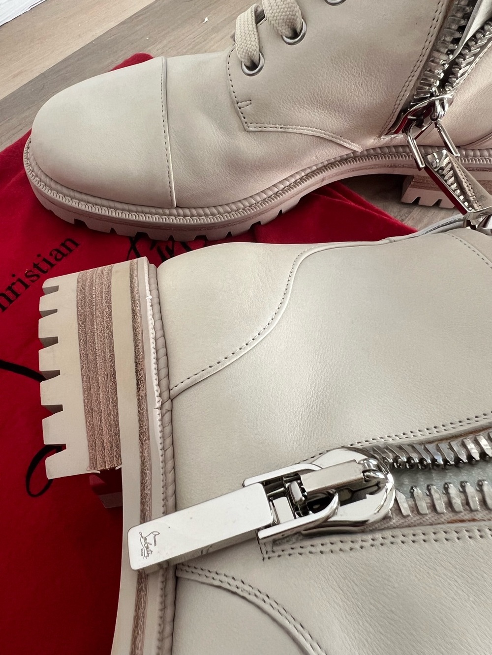 Christian Louboutin Cream Lace-Up Studded Combat Boots Size 38 100% Authentic - Picture 9 of 14